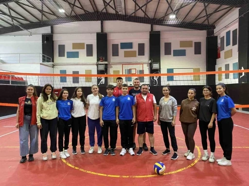 Gençler voleybolda buluştu
