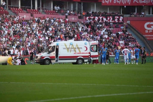 Göztepeli futbolcu Solet, ambulansla hastaneye kaldırıldı
