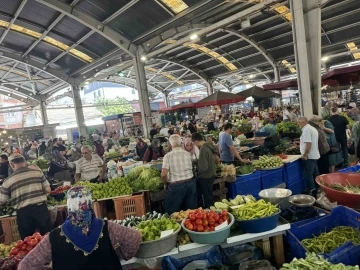 Halk pazarına yoğun ilgi
