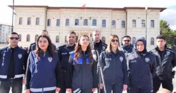 Hem çalıp hem söylediler, polis haftasını kutladılar