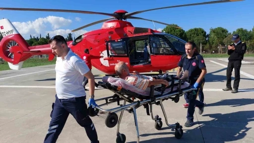 Kalp krizi geçiren yaşlı adamın yardımına ambulans helikopter yetişti
