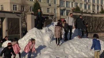 Kar gördüler, kendilerinden geçtiler
