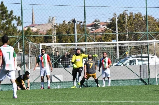 Kayseri 1. Amatör Küme: Talas Anayurtspor: 3 - İncesu Gençlikspor: 1
