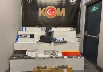 KOM ekiplerinden ‘sahte plaka imalathanesine’ operasyon: 1 gözaltı
