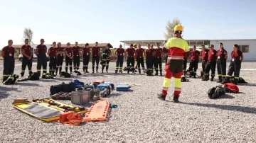 Konya Büyükşehir İtfaiyesi KKTC’de görevli itfaiye personellerine eğitim verdi
