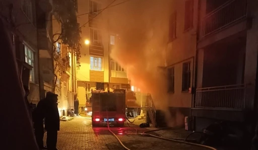 Konya’da apartmanda çıkan yangın itfaiye ekipleri tarafından söndürüldü
