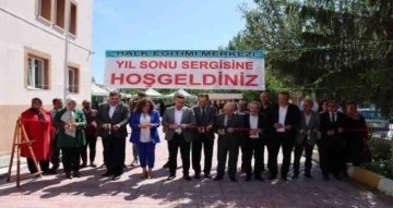 Kursiyerlerin eserleri yıl sonu sergisinde görücüye çıktı