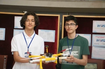 Lise öğrencileri 100 metre yükseklikten yüz tanıyan dron geliştirdi
