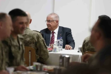 Milli Savunma Bakanı Güler, TSK Komuta Kademesi ile Çukurca’daki 2’nci Hudut Tugay Komutanlığını ziyaret etti
