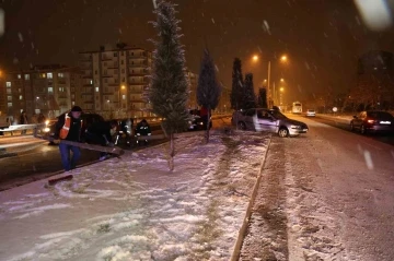 Nevşehir’de buzlanma kazaya sebep oldu, 3 araç hasar gördü
