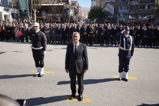 Niğde’de 29 Ekim kutlamaları çelenk sunma töreniyle başladı
