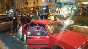 Park halindeki otomobilden tüfek ele geçirildi: 5 gözaltı