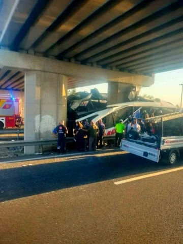 Polatlı’da otobüs köprüye saplandı: Çok sayıda ölü ve yaralı var
