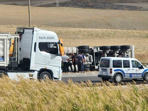 Polatlı’da tır devrildi: 1 yaralı
