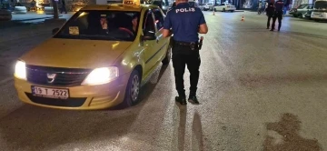 Polisten huzur uygulaması: 3 araç trafikten men edildi
