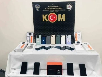 Polisten kaçak cep telefonu operasyonu
