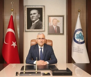 Rektör Çolak: &quot;Eskişehir halkının bu onurlu ve gururlu gününü kutluyorum&quot;
