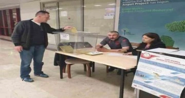 Samsun-Çarşamba Havalimanı gümrük sandıklarında oy verme işlemi