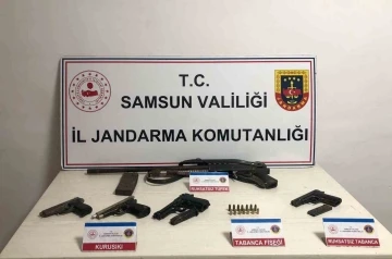 Samsun’da jandarma bir evde silah ele geçirdi
