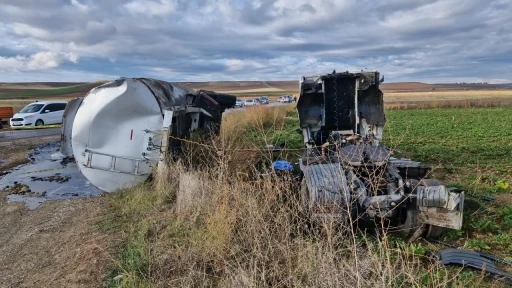 Tarım işçilerini taşıyan minibüs ile tanker çarpıştı: 1 ölü, 17 yaralı
