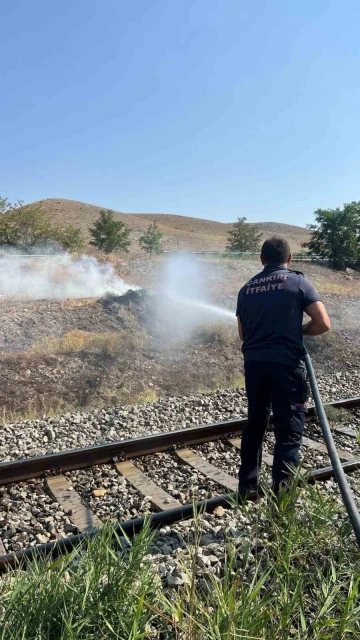 Trenden çıkan kıvılcım yangına sebep oldu
