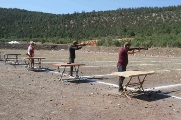 Türkiye’nin atış tutkunları av tüfeği üretiminin merkezi Huğlu’da buluştu
