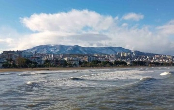 Üç güzellik aynı karede: Kar, kumsal ve deniz