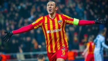 Umut Bulut futbolu bıraktı
