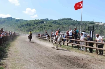 Ünye’de rahvan at yarışı heyecanı
