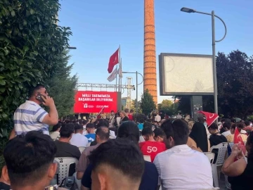 Vatandaşlar Türkiye - Portekiz maçını dev ekrandan takip etti
