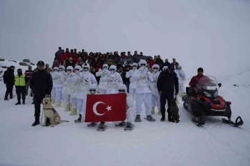 Zigana Dağı’nda JAK timlerinden üniversite öğrencilerine çığda arama eğitimi
